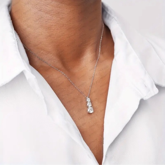 CERTIFIED 1.8CT 3-STONE MOISSANITE DIAMOND PENDANT NECKLACE - Picture 3 of 9